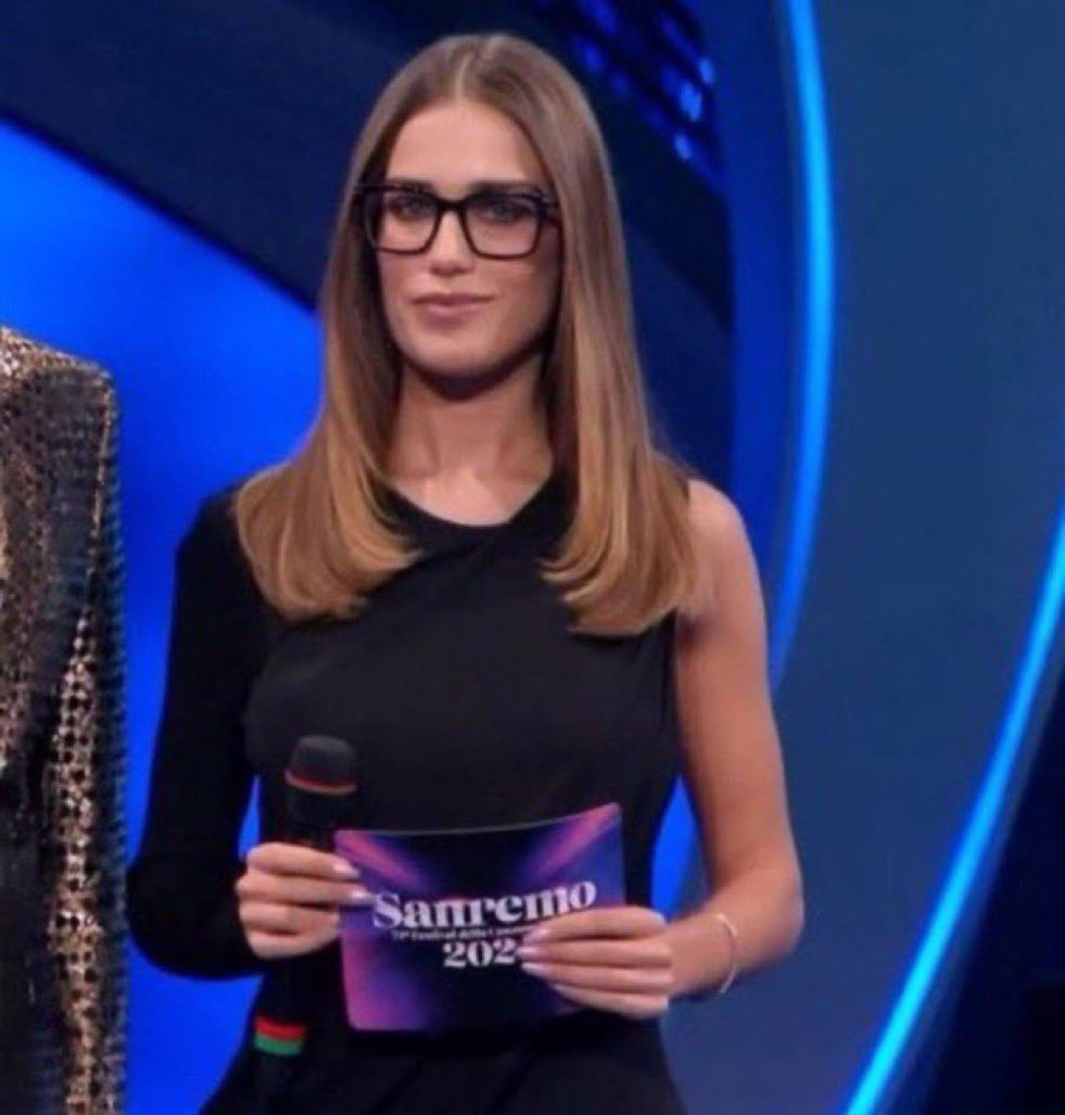 _teeo's tweet photo. I only have one photo in my hands and this photo represents the girl that is still on the running towards becoming america's next top model #sanremo2024 https://t.co/lc8ghWhiSB