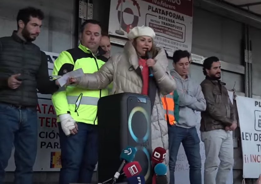 Me siento cero representado ahí,por eso les decía que yo salgo por mis razones, no por esa gente que no se quien es

Ningún agricultor hablando de agricultores.

Este país es un puto disparate