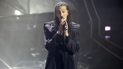 Dargen D’Amico e Ghali in 5 serate hanno fatto più politica di molti politici in 50 anni di attività.
La politica intesa come la intendeva Pericle, “arte di vivere assieme”.

#Sanremo2024