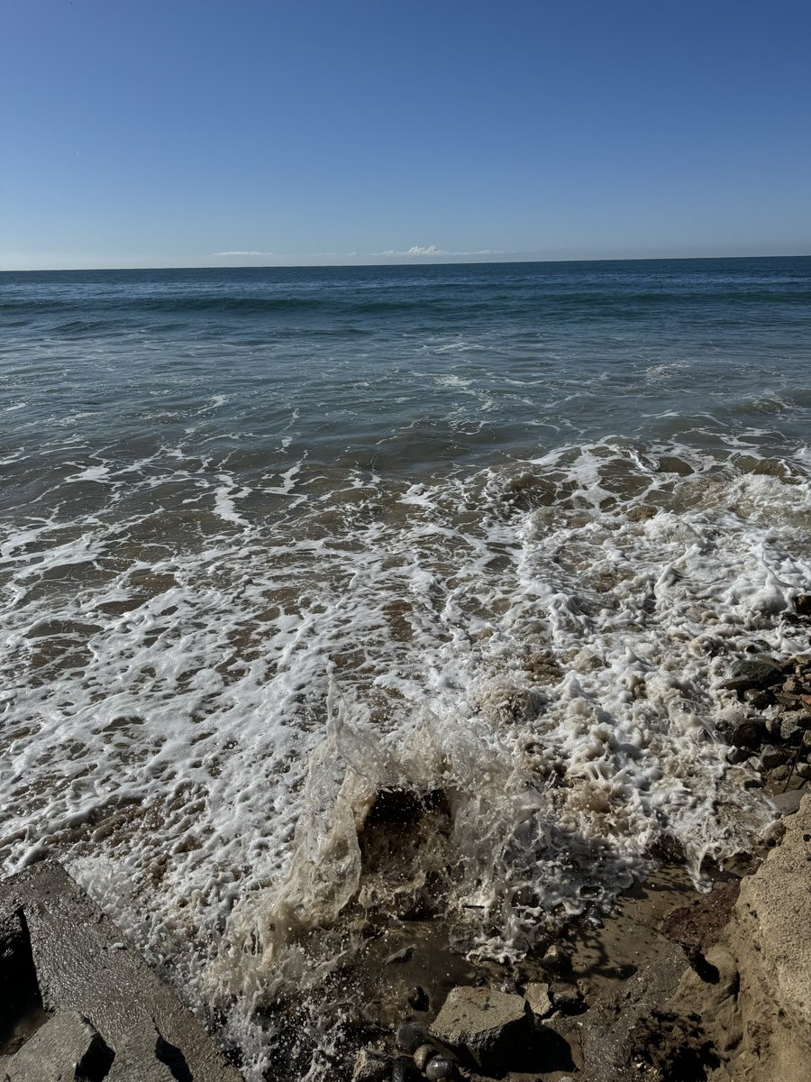 Just hiked along the ocean shore on Lunar New Year! ￼￼ Nothing like the sound of waves crashing and the feeling of sand between my toes. Happy hiking and happy new year, everyone! #LunarNewYear #Hiking #OceanShore'