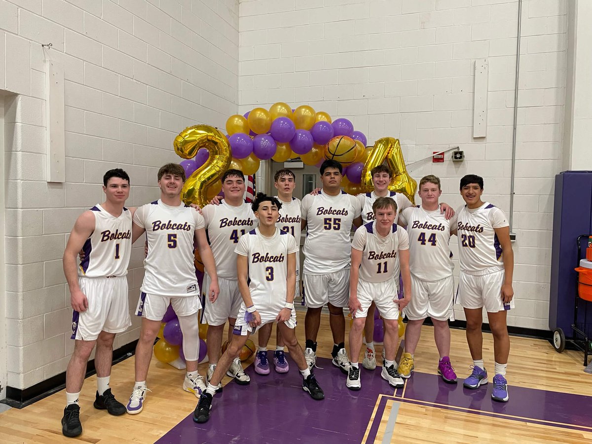 SkidmoreHoops's tweet photo. We had a great win last night against Three Rivers 63-39 on Senior Night! Congrats to our seniors on winning their final game at home! #GritGrind https://t.co/vGxwUE8tMF