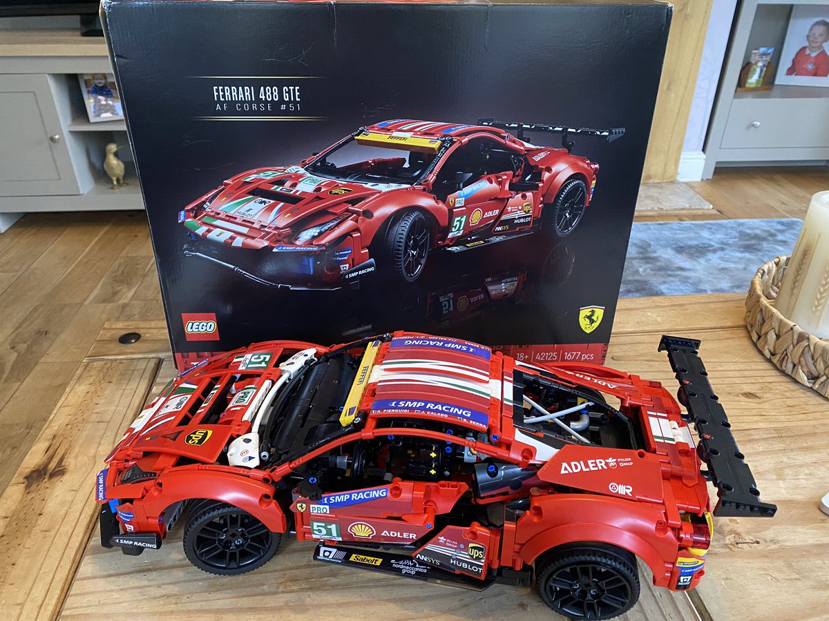 The finished product! 

Enjoyed building this one, looks so cool and was so happy to get it before it was discontinued 🙌🏻

Looking forward to the next build.

#LEGO #Legocars #Ferrari #Ferrari488GTE #technic #LegoTechnic