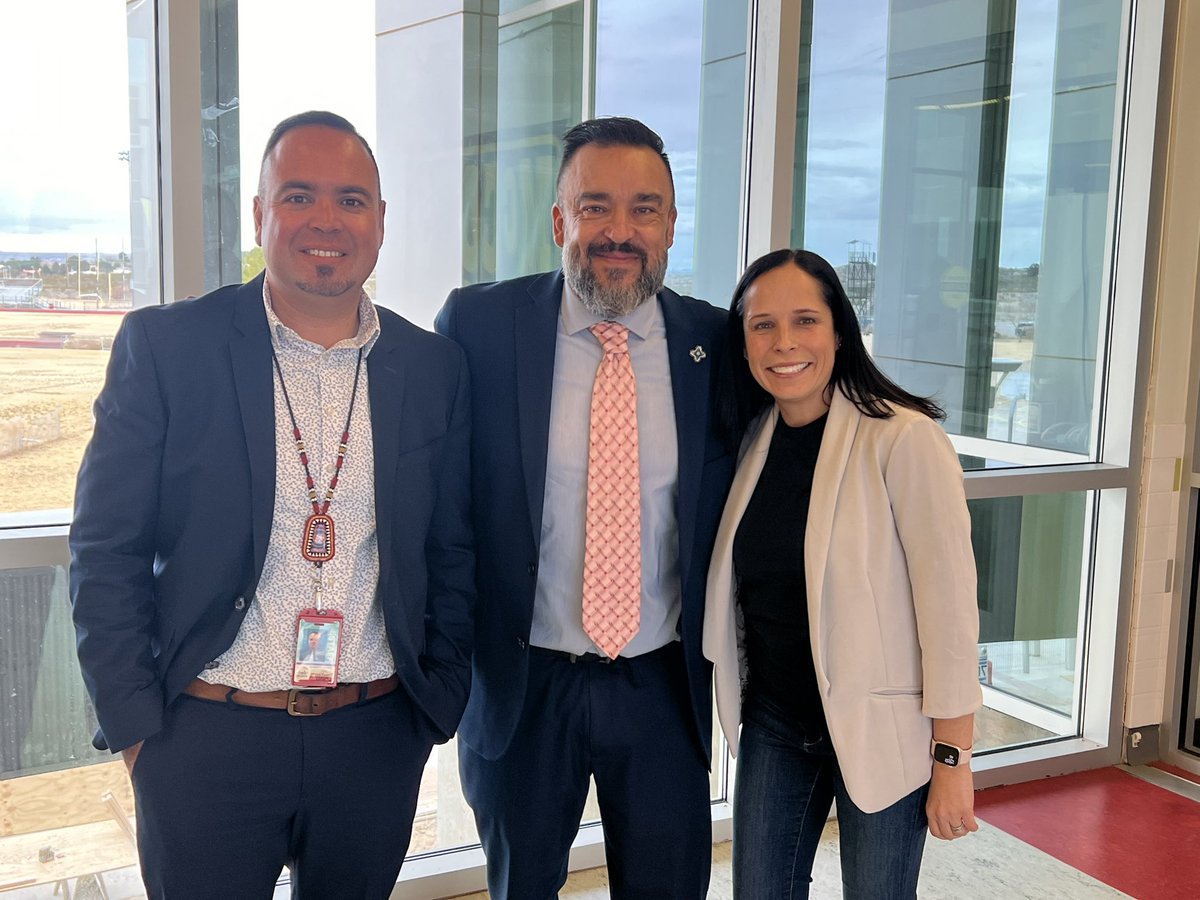 rlozano30's tweet photo. Thrilled to have had an inspiring day of learning and networking at our @LCPSnet inaugural Sábado Gigante conference. Big shoutout to our dedicated educators for joining us and to all who played a part in making this event a reality. @LcpsBETICO @ignacior38  @DrArsenioromero https://t.co/n8eAklxVj1
