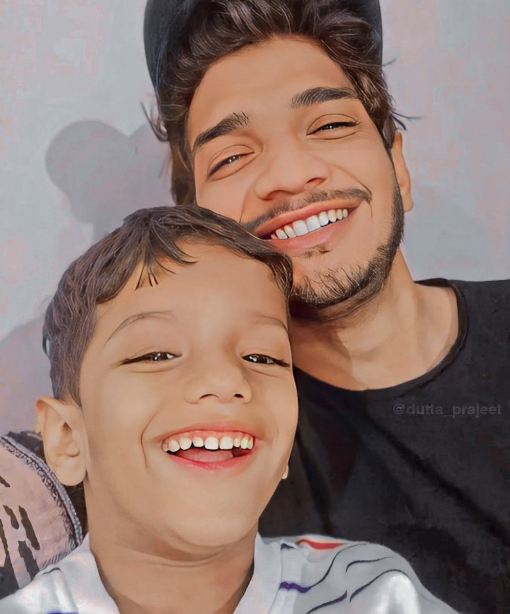 TheKhabriTweets's tweet photo. Best Father-Son Duo. #MunawarFaruqui With his son😍 https://t.co/YKu60GeLIh