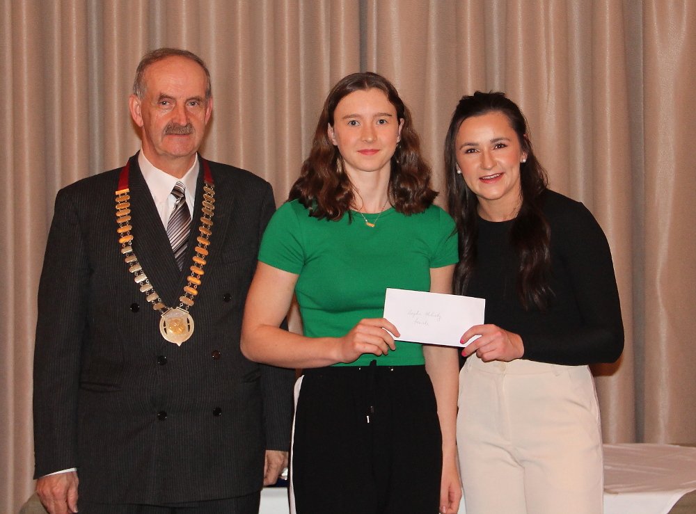 LeevaleAC's tweet photo. Huge congrats to Sophie Mulcahy and Elena O'Sullivan awarded an Aspiring Young Athlete Bursary from #corkathletics last night at the Kingsley Hotel. https://t.co/lgVhZtgxD0