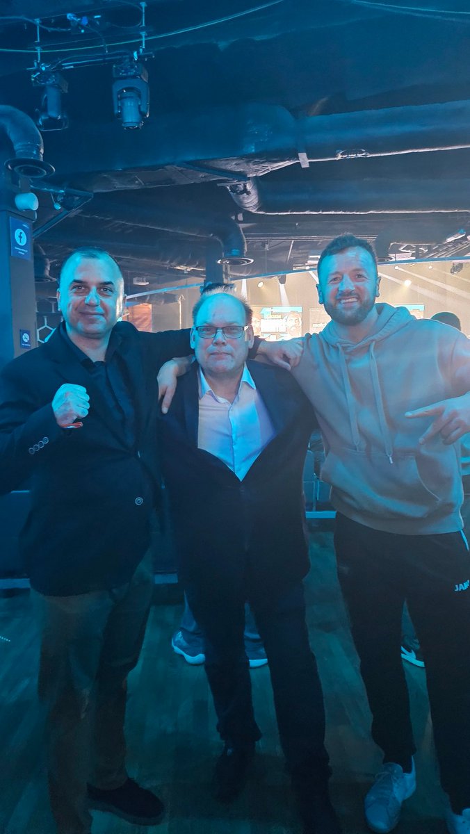 Bumped into Edi Kadrija and Matchmaker and manager Artan Verbica at the Indigo at the O2 🥊
#DillonBellotti #MatchroomBoxing #Boxing
