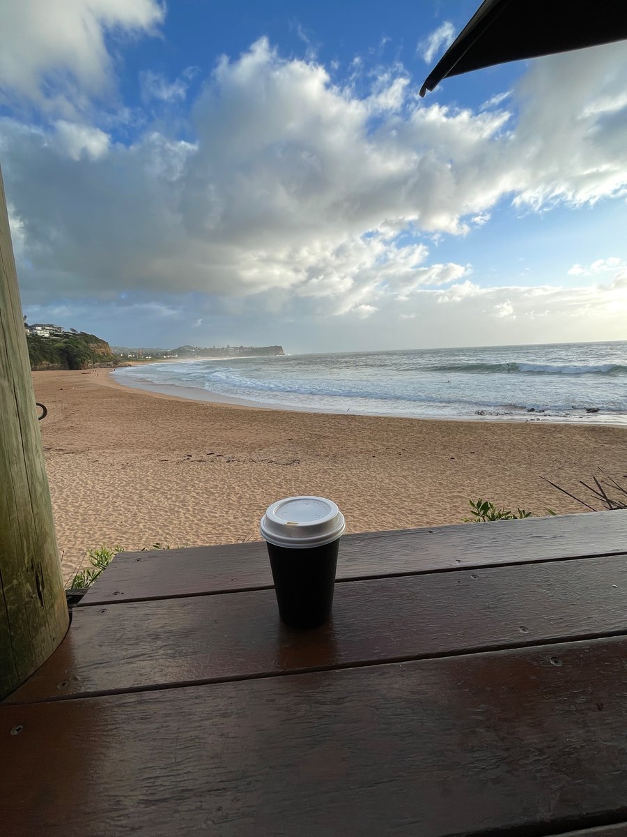 コーヒー頼んで
いつものように、名前をEugene と頼んだら

イケメン定員に

That’s fucking gangster name!!

て言われた　笑

今日の割木は、ギリできましたが激混みで危なかった

おはよー