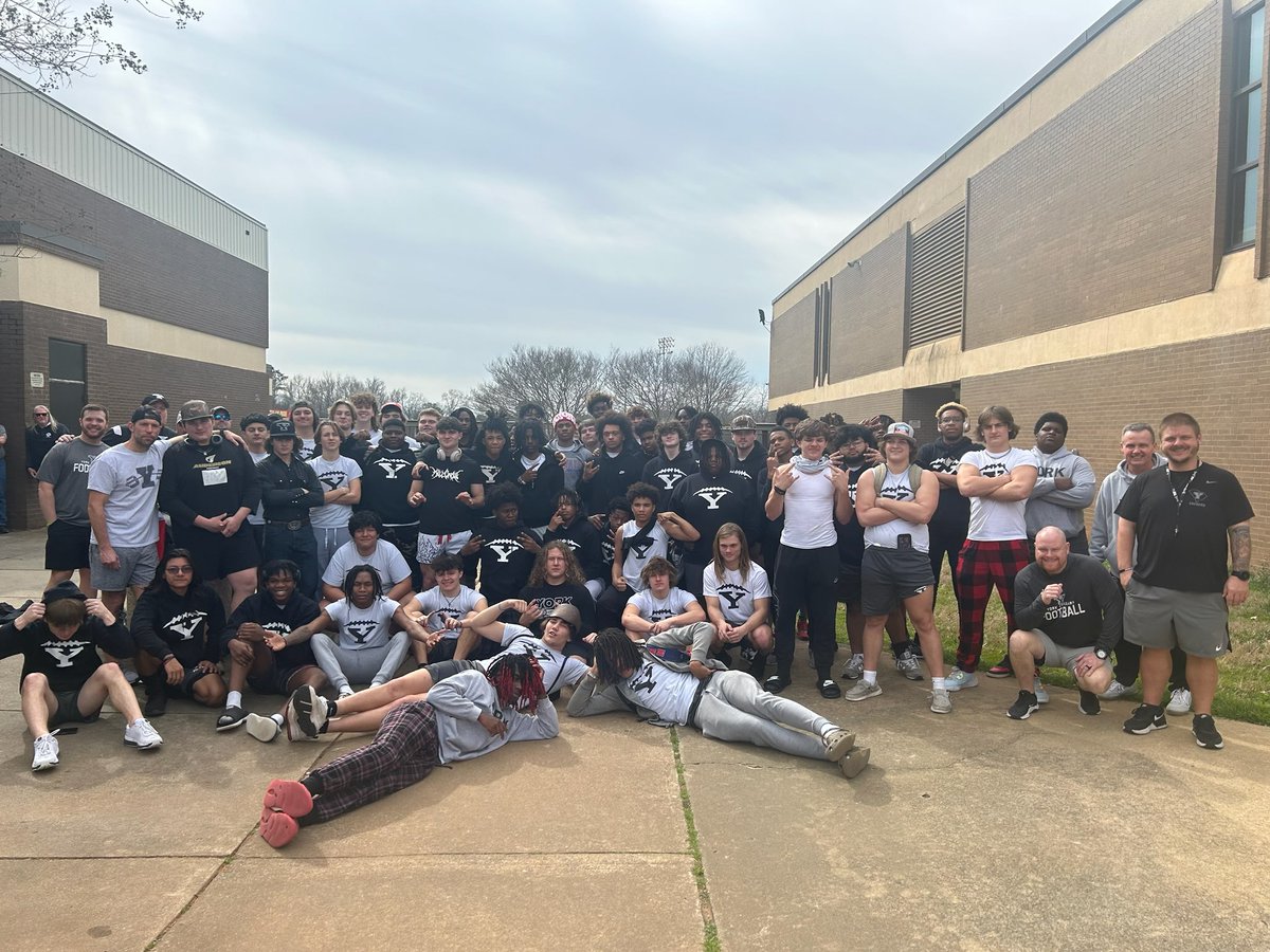 These 50+ athletes took time out of their Saturday morning to compete in the Region 4 strength meet held at Northwestern. We are proud to announce we had 22 athletes qualify for the state meet! Let's make some noise 3/23! @YorkRecruits @coxe_coxe