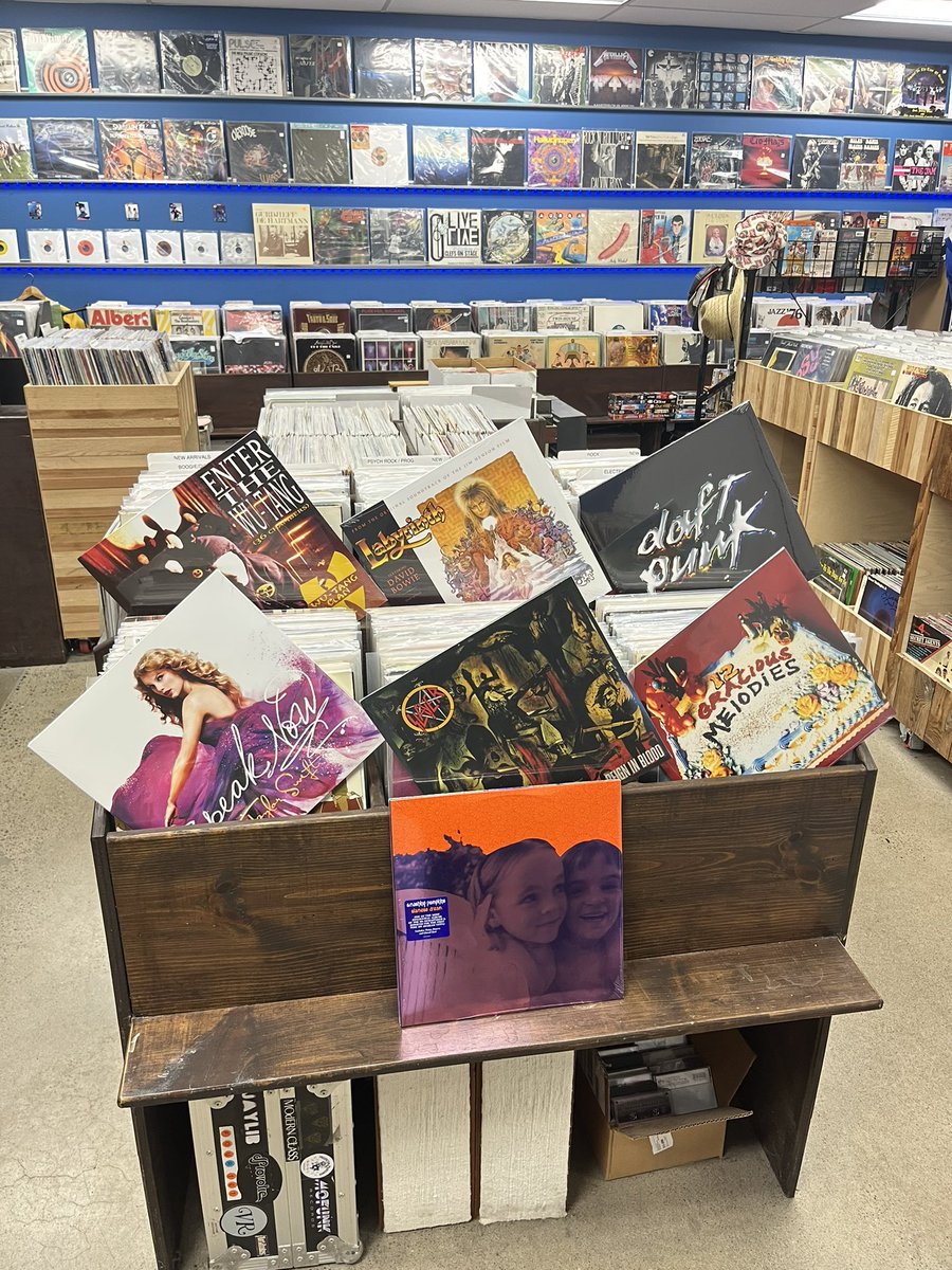 DjProvokeDC's tweet photo. Restocked a grip of classic re-issues and Taylor.
.
.
#funk #raregroove #recordstore #vinyl #records #music #fopo #recordsforsale #vinylforsale #pdx #bridgecity #portland #psych #rock #hiphop #boogie #disco #vintage
#vintageclothes #jazz #mtscott #ripcity #prospectorrecordspdx https://t.co/KDA0xyQu3I
