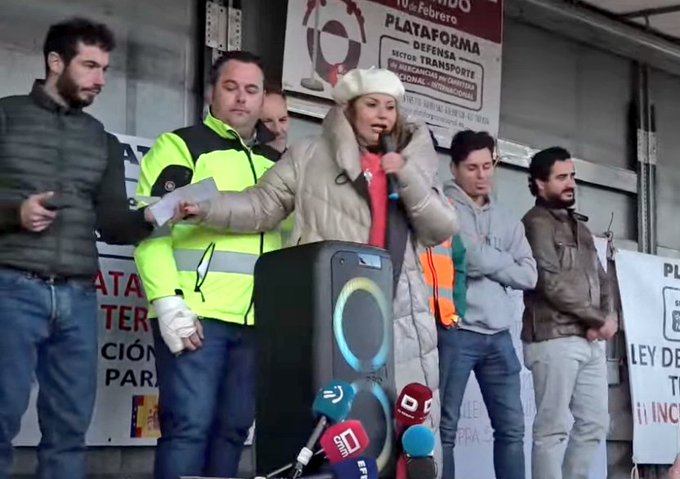 El abogado de Desokupa.
El camionero sin camión.
La agricultora que no es agricultora.
El pseudoperiodista Vito Quiles.
El agitador Alvise Pérez.

Todos de VOX. Estos son los que lideran las protestas.