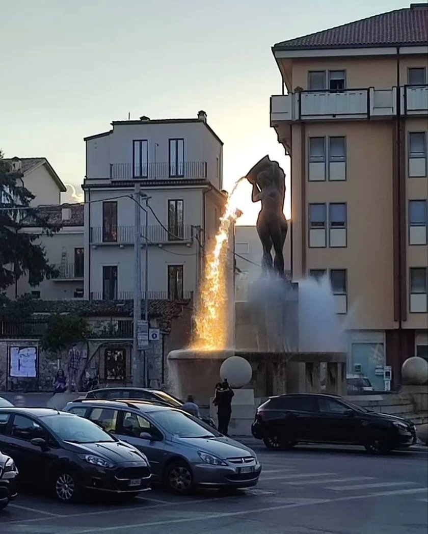 When the sun hits just right, this fountain in L’Aquila, Italy, looks like it’s spewing lava. [📸 u/danael]