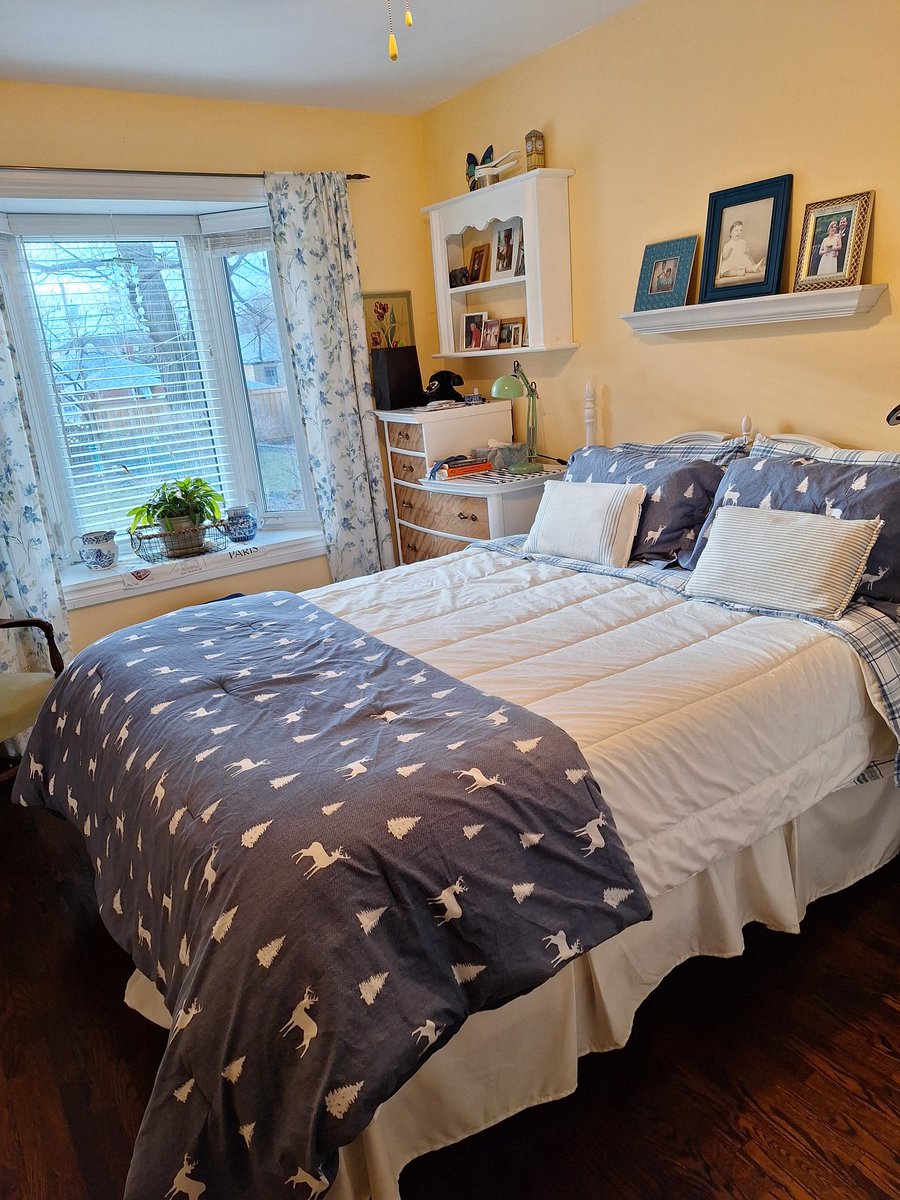 tomsmybeagle's tweet image. Our bedroom smells like the great outdoors #Heavenly #LineDried