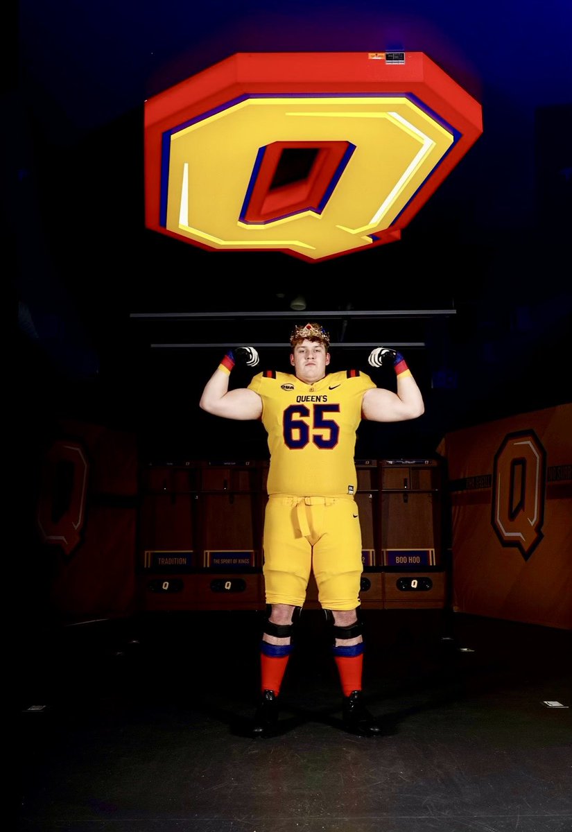 #AGTG After an amazing official visit and talks with <a href="/SteveSnyderQ/">Steve Snyder</a> and <a href="/CoachNezQU/">Coach Nesbitt</a> I am blessed and honored to announce that I have received my 11th official USports scholarship offer from Queens University‼️🇷🇴 Go Gaels!!!🔵🟡🔴