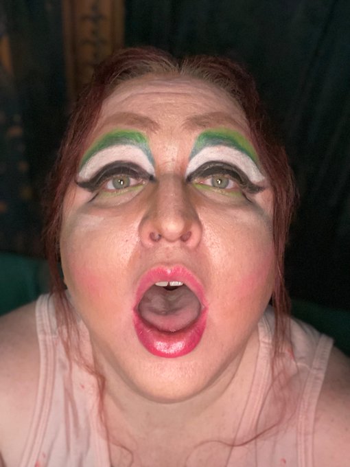 Green eyed greedy gut eat all the weenies up! 🫣🤤 #redhead #SalaciousSunday #SuckitSunday https://t.c<a href="/tag/redhead"class="tags"><span>#redhead</span></a><a href="/tag/suckitsunday"class="tags"><span>#suckitsunday</span></a><a href="/tag/salacioussunday"class="tags"><span>#salacioussunday</span></a>