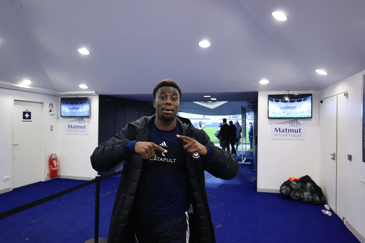 girondins's tweet photo. On vous souhaite à toutes et tous un très bon dimanche ! 💙🤍 https://t.co/eQFh0gDuHE