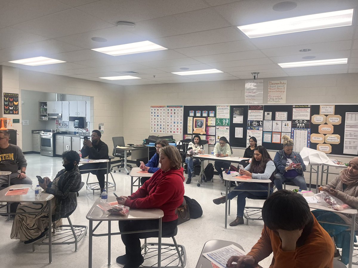 MrsMathTech's tweet image. Fall In 🩷 with Learning PD today!! AI Minds was a packed house all day!  Teachers learned how to leverage AI in the classroom to engage Ss in learning experiences for the future. #ncssbethebest #ProfessionalDevelopment
