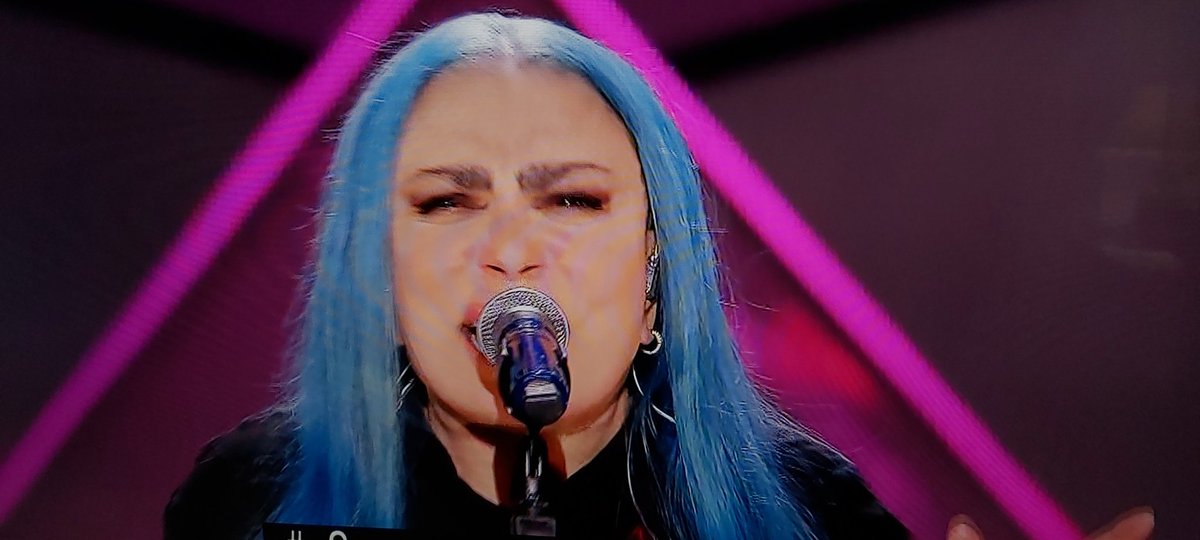 frasamb's tweet photo. #Sanremo2024 faccio da sola! Grande Loredana! https://t.co/xz80s1zWkp