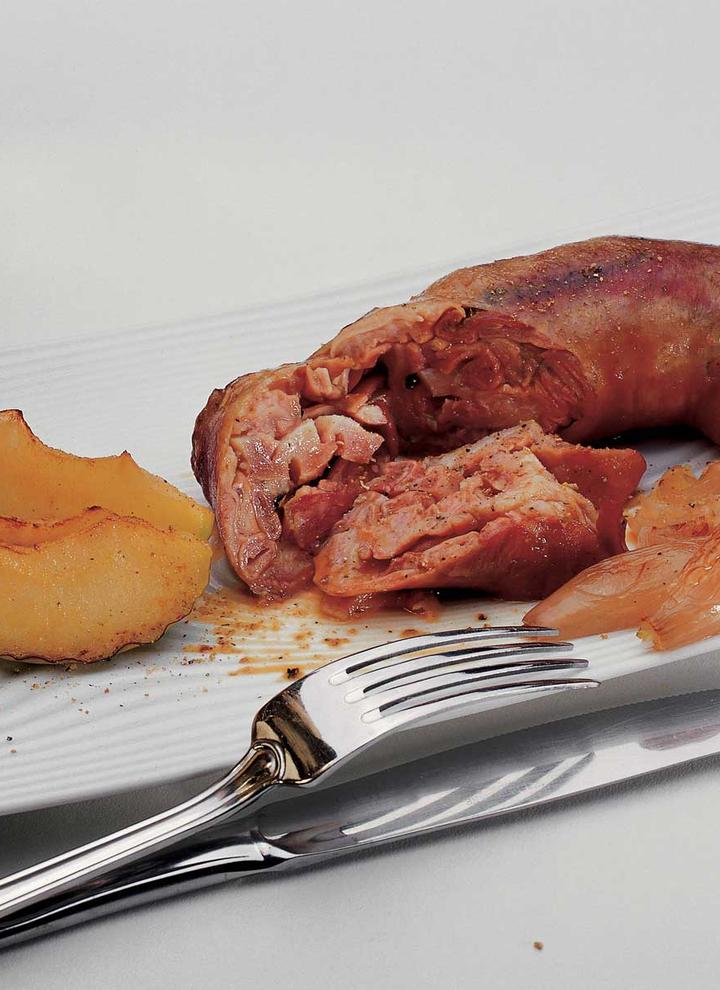 Thinking about trying French fart sausage (5A andouillette) on our upcoming trip to France. 🇫🇷 Have any of you lovely twitter people tried it? Would you recommend it? I hear the taste is an acquired one & the smell almost unbearable, even from a few tables away? (S)