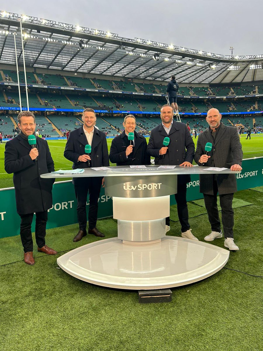 Messy game, questionable officiating but a win is a win. 2 out of 2 and on to Murrayfield.  #SixNations @ITVRugby pleasure to have worked with these gents. Thanks also to @edenparkparis for the help with the wardrobe 🙏