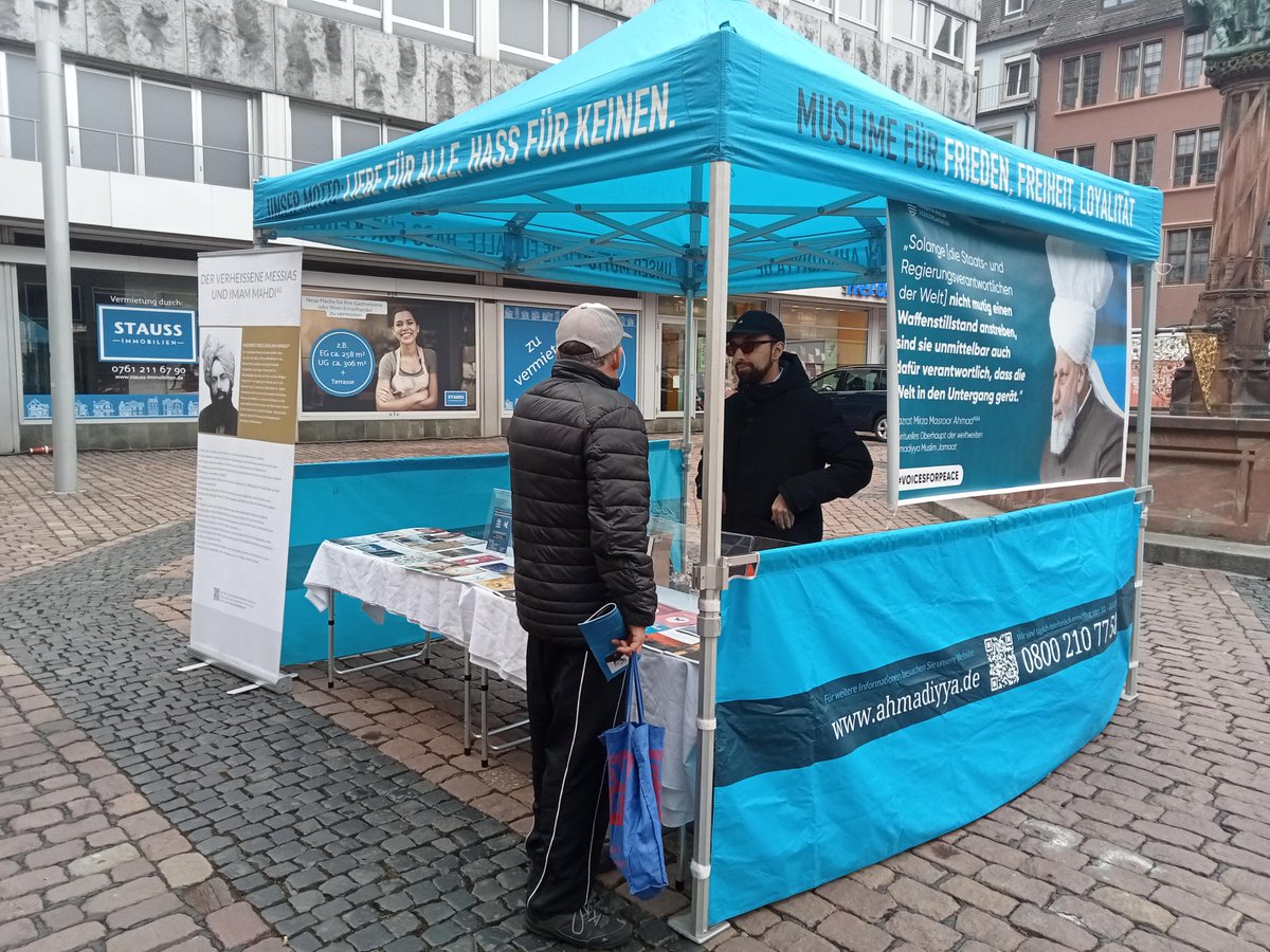 Muslime der @Ahmadiyyajugend setzen heute in #Freiburg ein Zeichen für #Frieden und #Gerechtigkeit

#Ahmadiyya
#voicesforpeace
