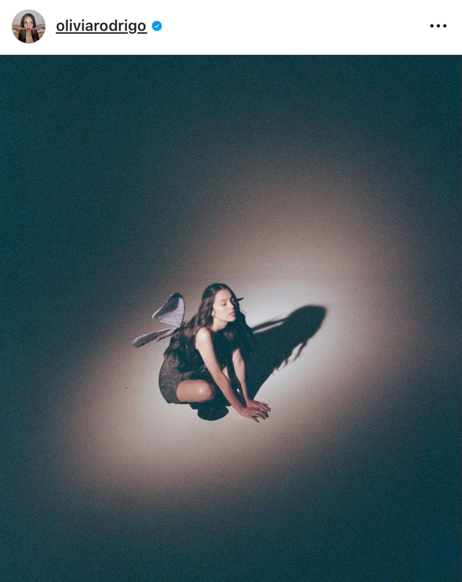 AG7Source's tweet photo. Olivia Rodrigo and Ariana Grande in similar themes 👀 https://t.co/utj5GUvkYv