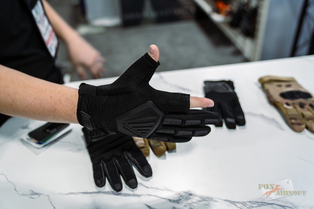 FoxAirsoft's tweet photo. At SHOT show we had a chance to visit the @glovestation booth, and they have some slick new glove types headed our way! 

#airsoft #glovestation #foxairsoft #gloves #tacticalgear https://t.co/AEexYGicvl