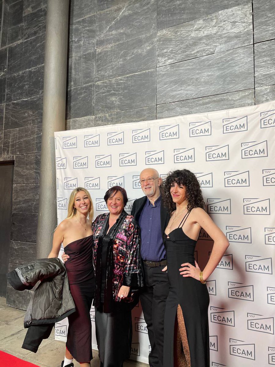ECAM_'s tweet photo. A poco de que comience la gala de los Premios #Goya2024… 

¡Así estamos viviendo esta noche tan especial en la ECAM! ✨💛

🎞️ Viva - el - cine - español 🎞️ https://t.co/OeunCK4sZG
