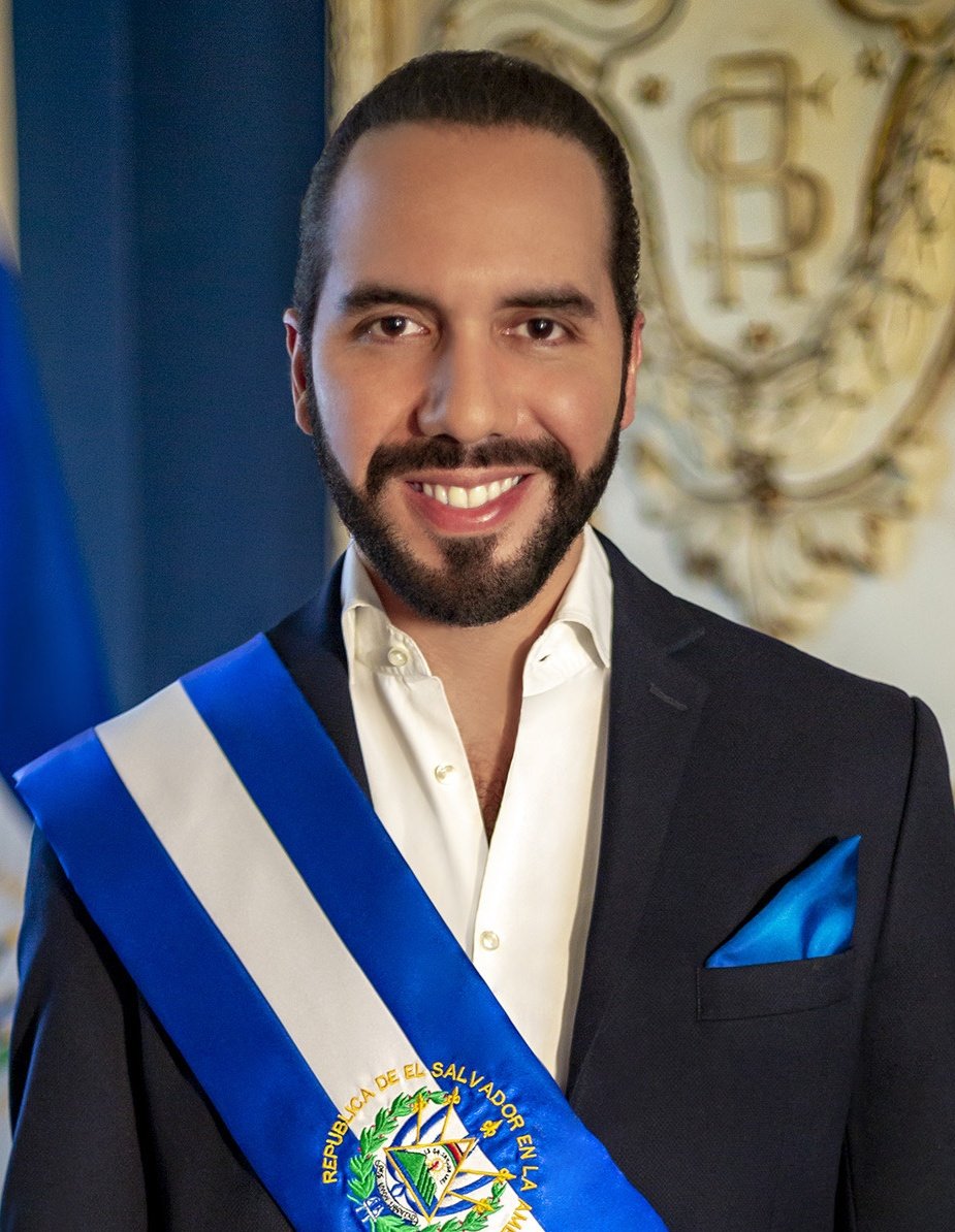 Adolfo Hitler
—Creó campos de concentración y exterminio
—Creía en la superioridad racial
—Experimentó con prisioneros
—Se le adjudican 17M de ☠️

Nayib Bukele
—Metió presos a criminales confesos y miembros de una organización terrorista

SE TIENE QUE SER IMBÉCIL PARA COMPARARLOS