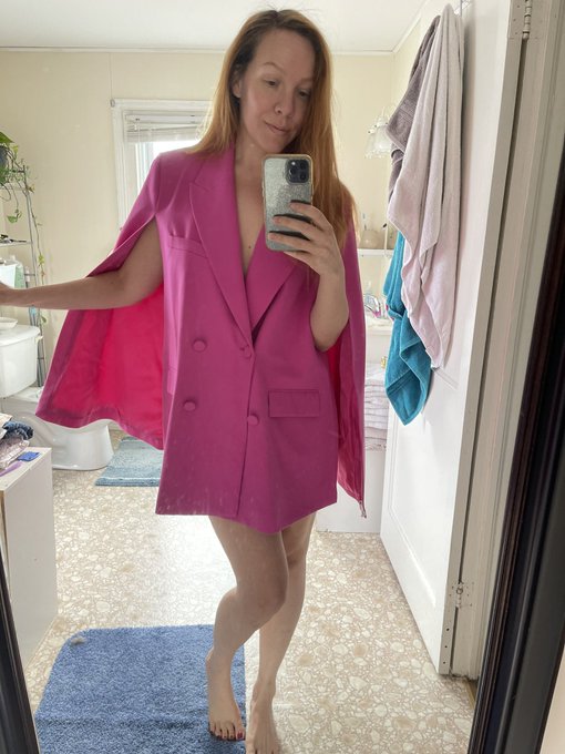 Dress code is business superhero.   Found this $150 Zara jacket on a dive. https://t.co/zQMhnkOMTx