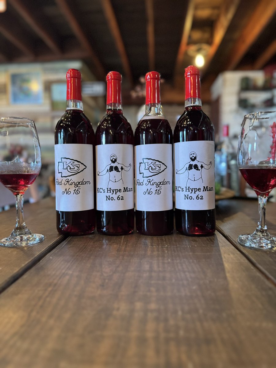 RKCL_davis's tweet photo. @newheightshow 
Look at these wine labels 👀 https://t.co/K5QAejNmi1