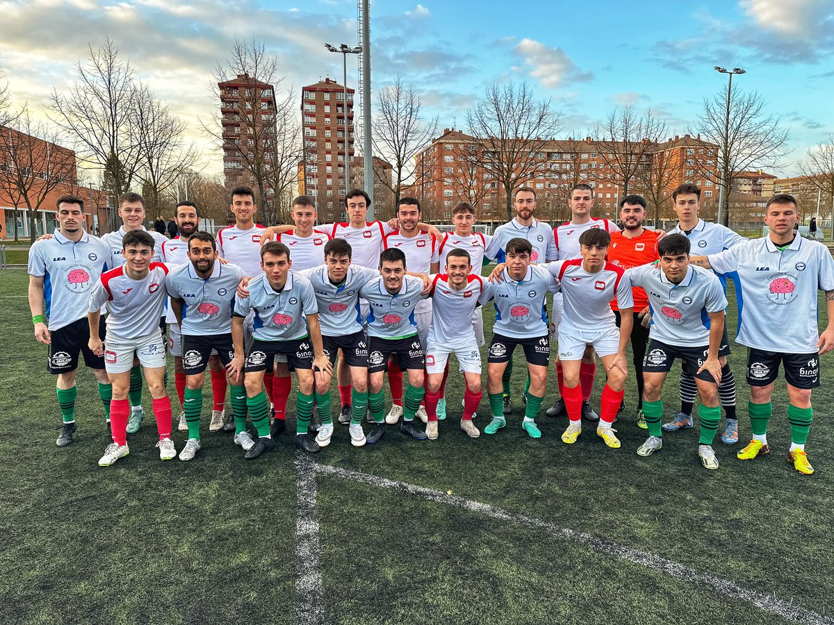 SanPruAD's tweet photo. ⚽ 𝗗𝗜𝗩𝗜𝗦𝗜𝗢́𝗡 𝗗𝗘 𝗛𝗢𝗡𝗢𝗥 |

El División de Honor junto a @urgatzifutbol ha querido despedir de esta bonita forma a nuestra profesora Cristina Fernández de Castillo. Es muy importante apoyar la investigación de las Enfermedades Priónicas y nuestra AD apoya con diferentes acciones a la causa.

Eskerrik asko @Alaves y @ProductosLEA por ayudarnos y apoyarnos en el día de hoy.

#MareaVerde