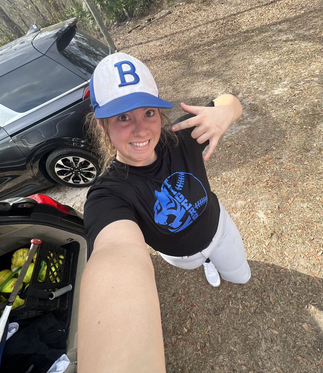 LeahDenmark24's tweet photo. We have our first Baseball game Tuesday night and I’m more than ready! Let’s gooooo! 💪🏼 #baseball #thefirst #andonly #girlscantoo @NFRageSoftball https://t.co/akKT99B1W0