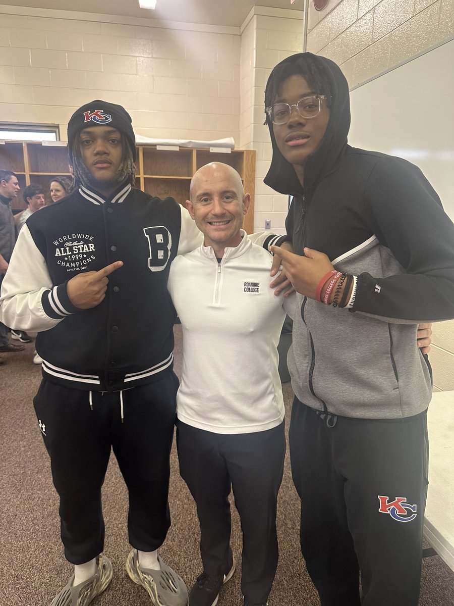 CHIEFS @KempsvilleFB @5__dv2 @dior_jayy2 with Associate HC & DC @CoachGiancola @RoanokeFB talking defense‼️CHIEFSET! @DCherry55 @coachdarrylveal … THE VILLE & THE NOKE discovery!..@BryanStiney #ATV🔴🔵🔴🔵