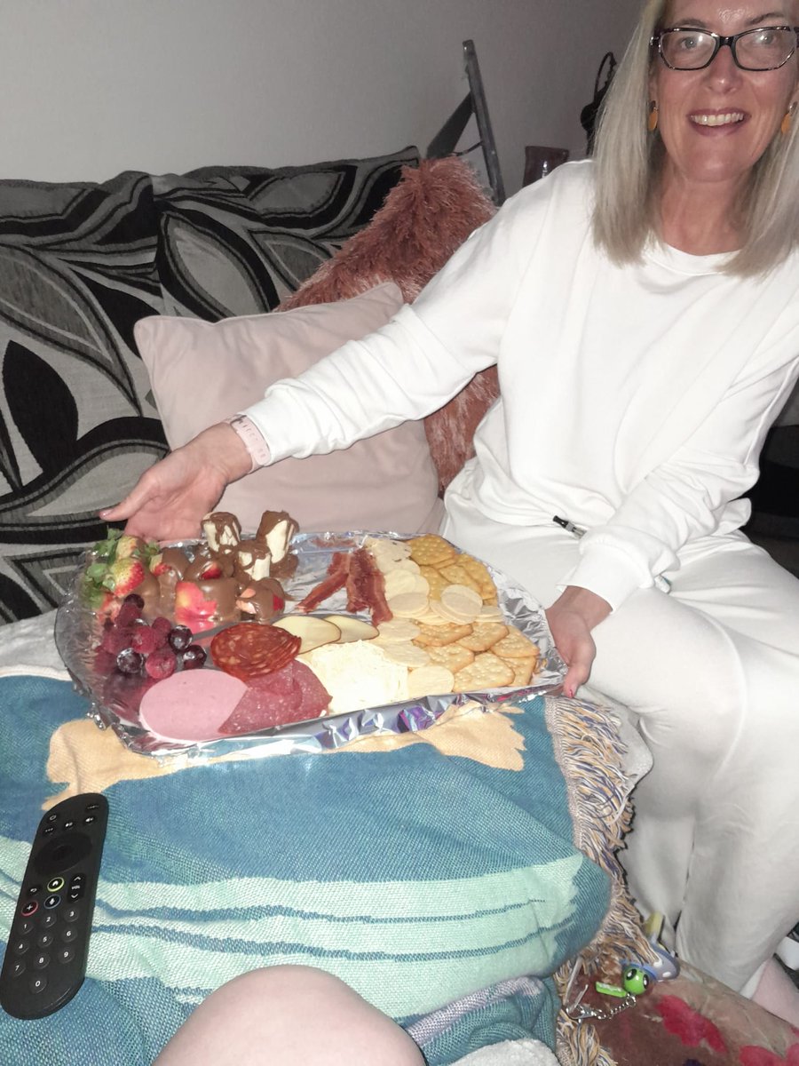walls_lauren's tweet photo. Ending #childrensmentalhealthweek with some mindfulness, creativity and snacks, your Saturday night starts right here 😀 #mummydaughtertime💜 https://t.co/vrDJ8F4ghE