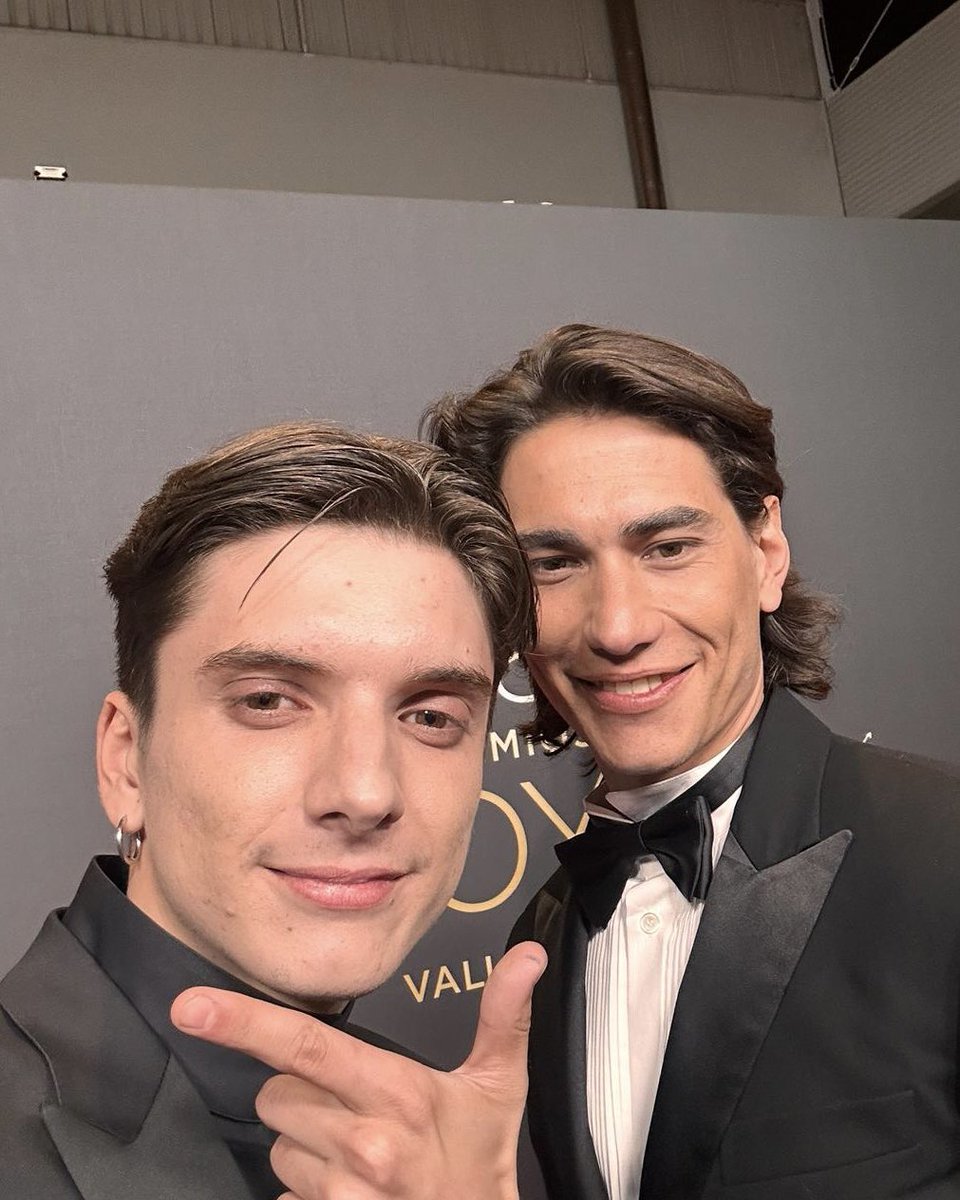 Ya tenemos el selfie de la noche. #LaSociedadDeLaNieve #Goya2024