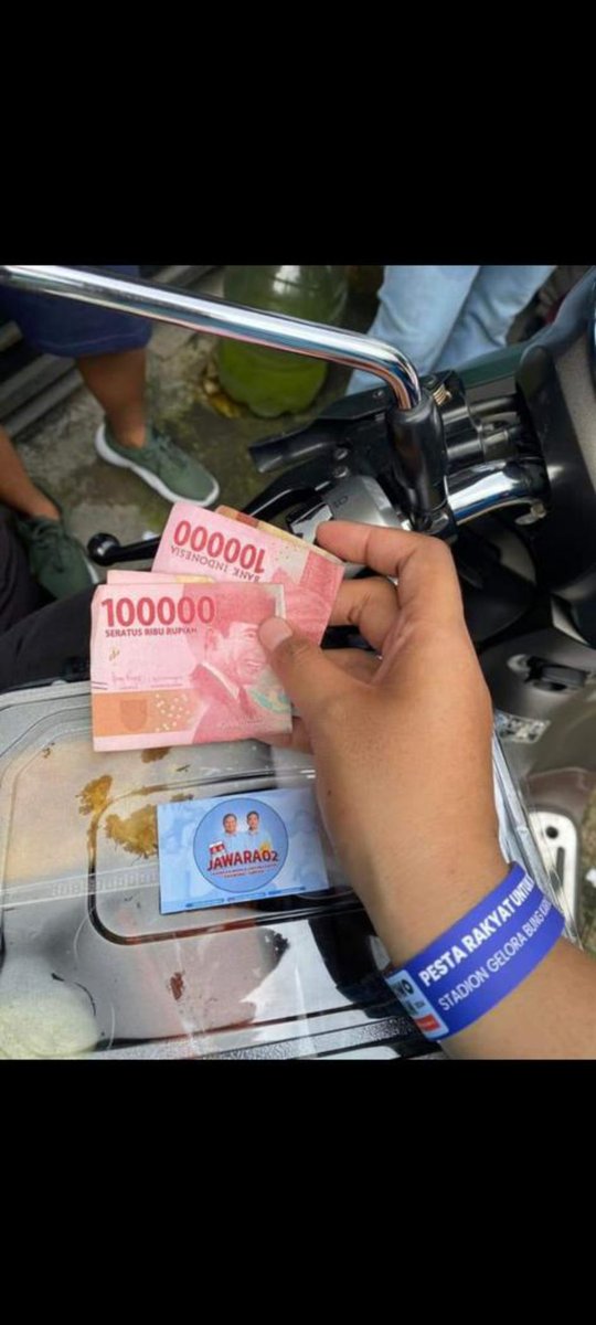 RagilSemar's tweet photo. Yang cuma dibayar 45, 50, itu apa ndak pada sakit ati liat yg begini?

Duit jatah kelen ditilep korlap tuh... https://t.co/T01fk34t0V