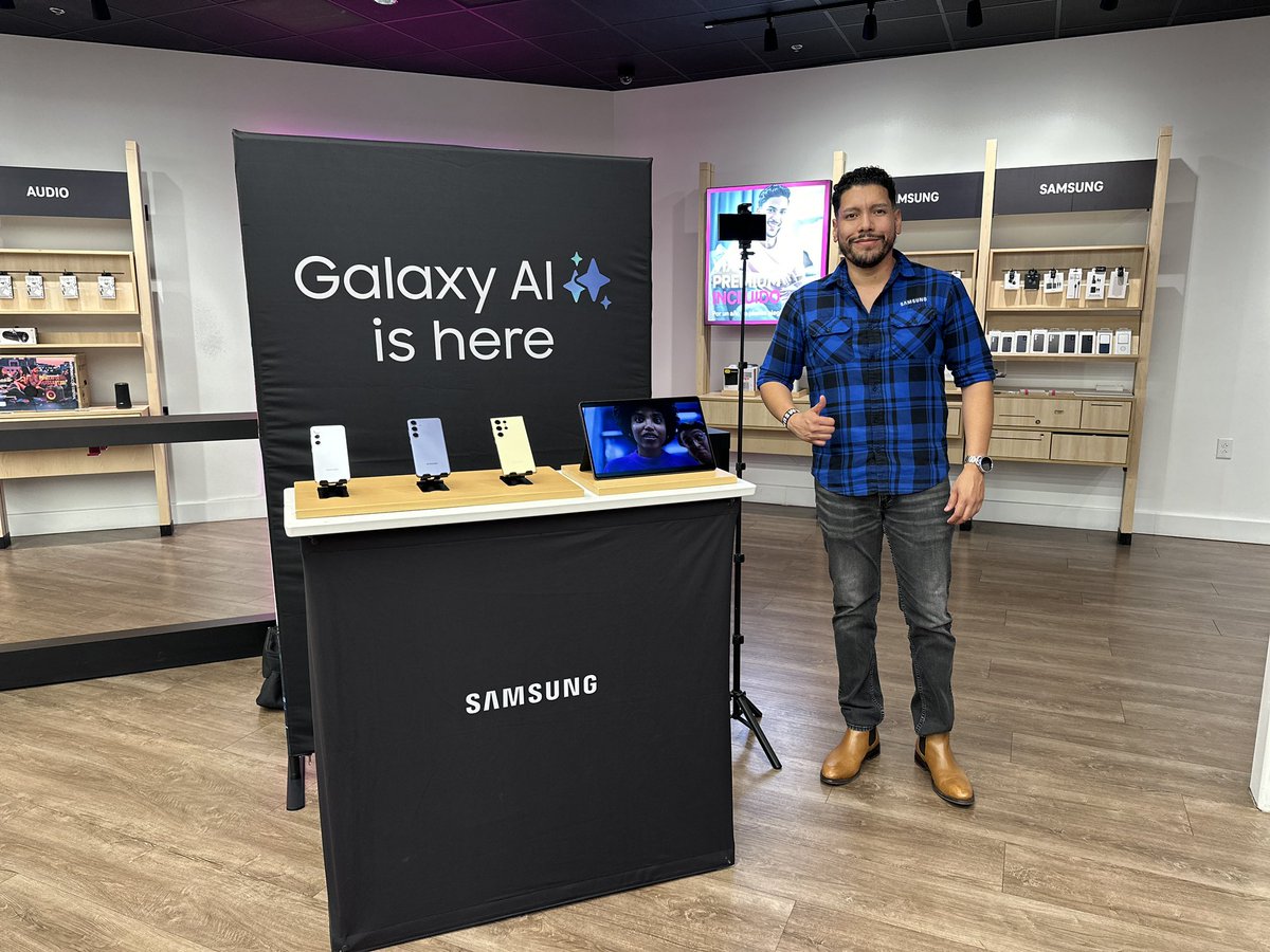 dchavar's tweet image. Thank you Alfonso for stopping by and showing us all the amazing new AI technology on @SamsungMobileUS devices!