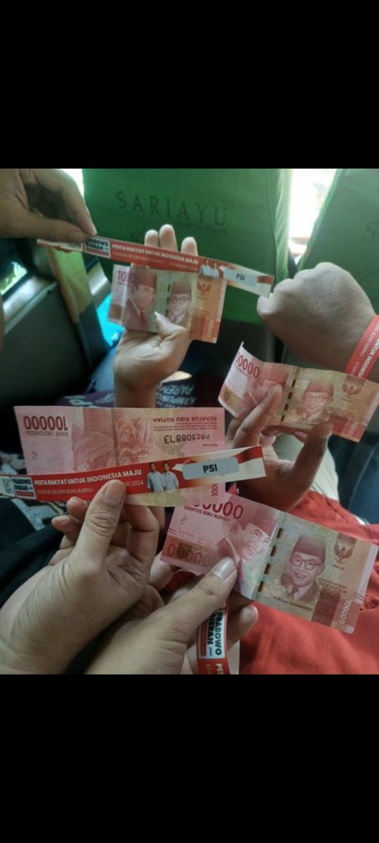 RagilSemar's tweet photo. Yang cuma dibayar 45, 50, itu apa ndak pada sakit ati liat yg begini?

Duit jatah kelen ditilep korlap tuh... https://t.co/T01fk34t0V