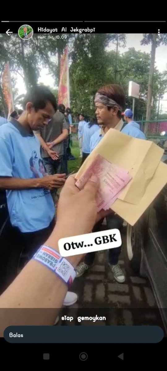RagilSemar's tweet photo. Yang cuma dibayar 45, 50, itu apa ndak pada sakit ati liat yg begini?

Duit jatah kelen ditilep korlap tuh... https://t.co/T01fk34t0V