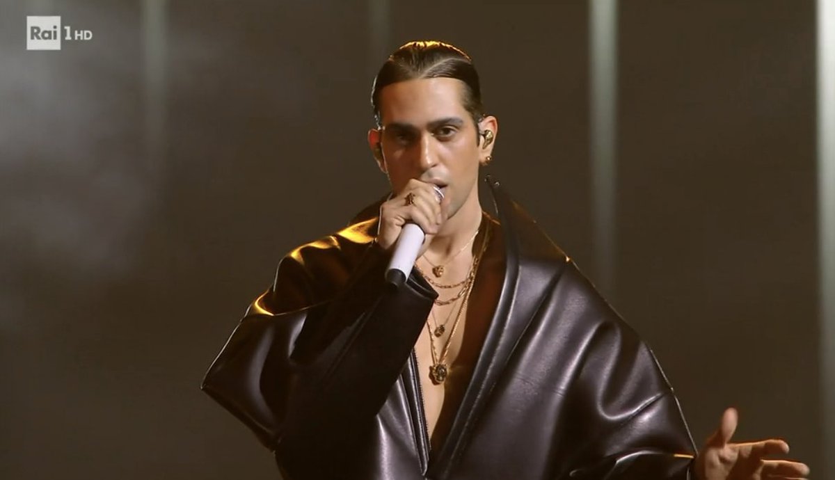 trash_italiano's tweet photo. Uno di quelli che ha fatto un bellissimo #Sanremo2024. 🩵 https://t.co/9xBnDnLpAD