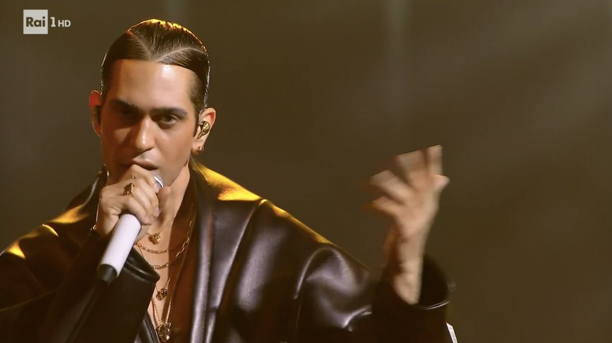 trash_italiano's tweet photo. Uno di quelli che ha fatto un bellissimo #Sanremo2024. 🩵 https://t.co/9xBnDnLpAD