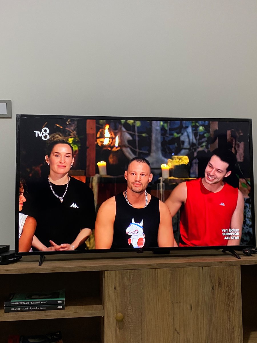 BiologyBio7's tweet photo. Evlenince çok gezeceğiz diyen kocamla haftanın 6 günü evde survivor izliyoruz 😂 #SurvivorAllStar2024 https://t.co/8emnblj0bc