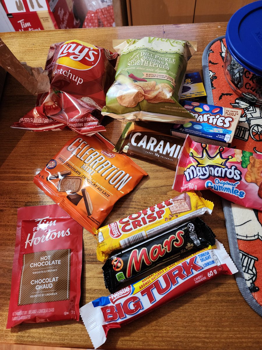 fireball292929's tweet image. Care package from the homeland! #Canada #BigTurk #MarsBar