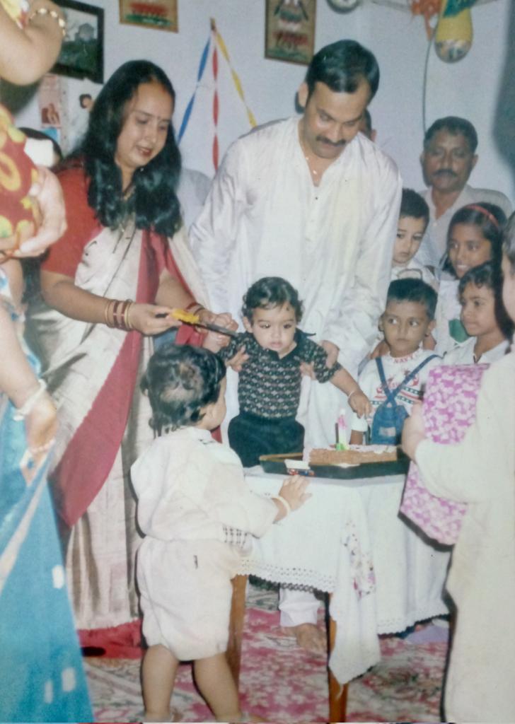 27 years ago on this day, Fire and Ice, my Maa Papa.. became one in matrimony... Three years hence, on the very same day, they created a little magic ball

May my very own kutumb's BhavaniShankar be happy, healthy and together always , may I always have their hand over me

🕉️