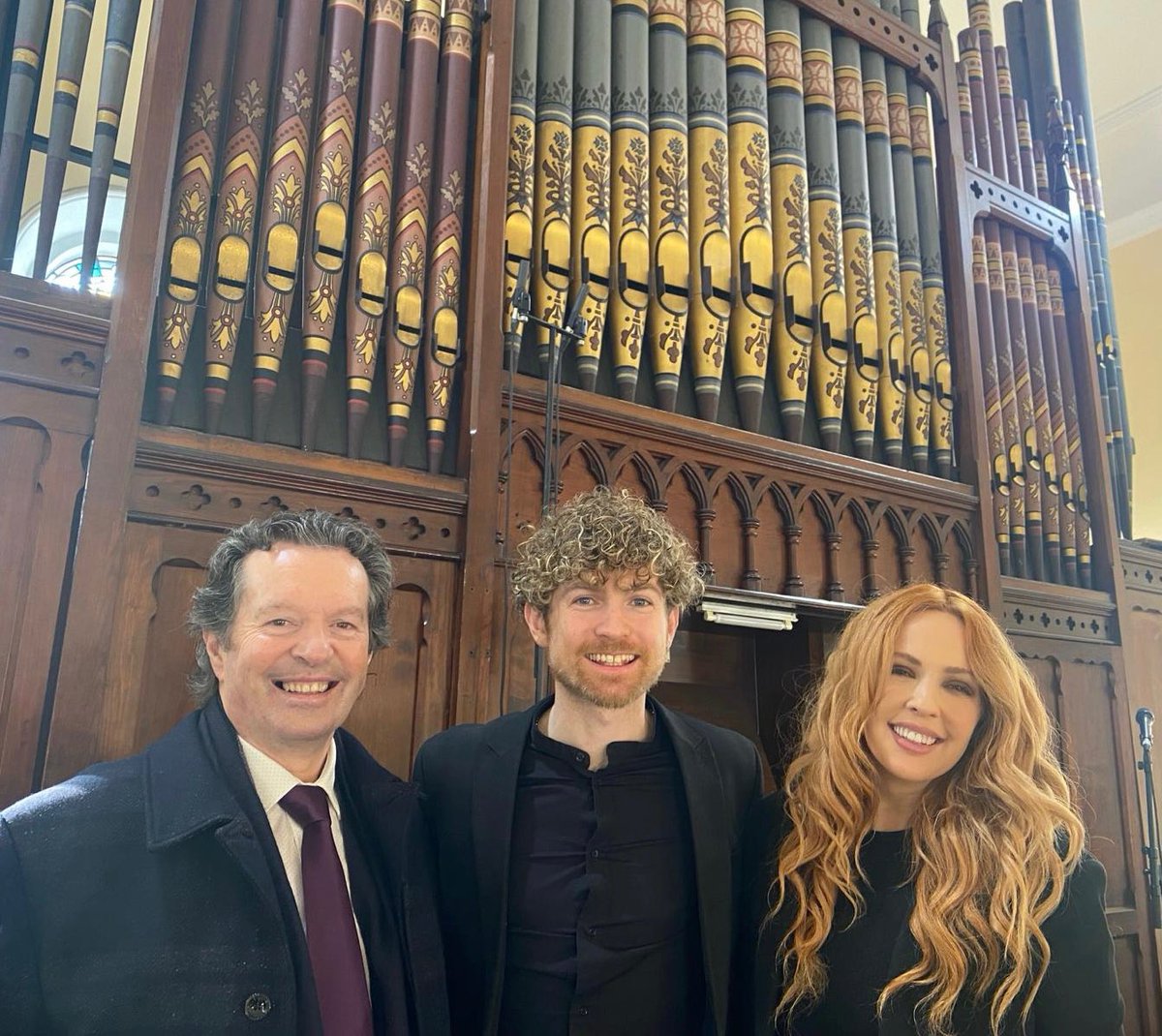 I was so honoured to be asked to sing today alongside the truly magnificent @FinbarWright accompanied beautifully by Cian Sweeney, for the State Funeral of John Bruton, as the nation paid its respects to former Taoiseach laid to rest today. May he Rest in Peace. Thank you also…