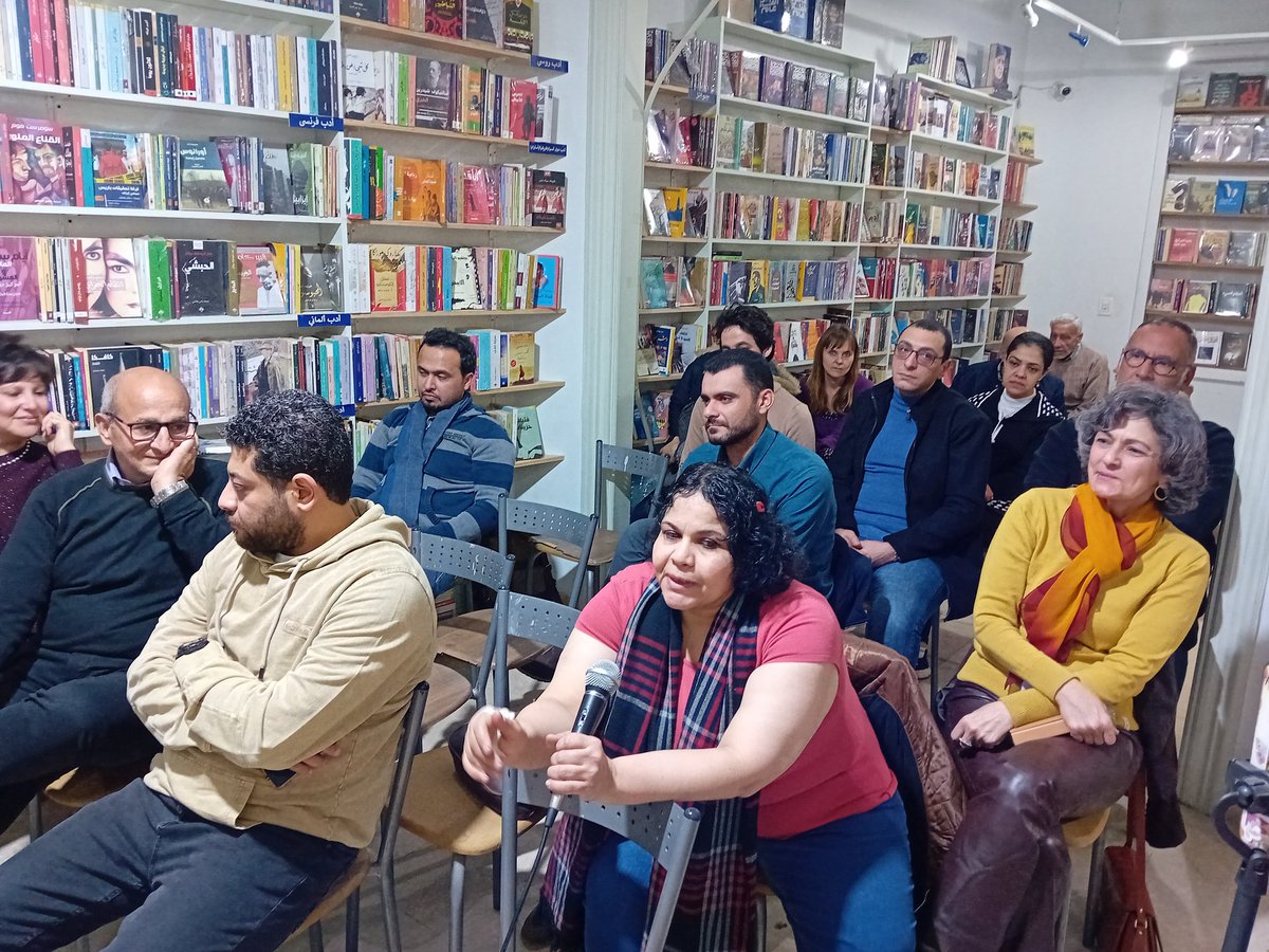 Sefsafapub's tweet photo. لقطات من حفل مناقشة كتاب "وكنا نضحك أحيانًا" اليوم من مكتبة البلد.. 
#صفصافة_بيت_الترجمة #كتب #روايات 
#نصوص #اقتباسا #أدبيات #ماذاتقرأ  #كتب #أدب https://t.co/bG06H2pKVh