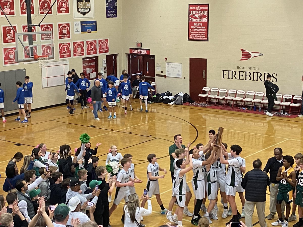 GoCometsMMS's tweet photo. What a day to be a Mason Comet! 5 basketball games in one day- 4 @gmcsports finals where all 4 Mason teams played well and our Boys 7th grade team WON the championship 🏆then headed over to MHS to celebrate an incredible career for Coach Matula AND a varsity win!! 🥇 🏀 💫 https://t.co/SS3gNLsLaH