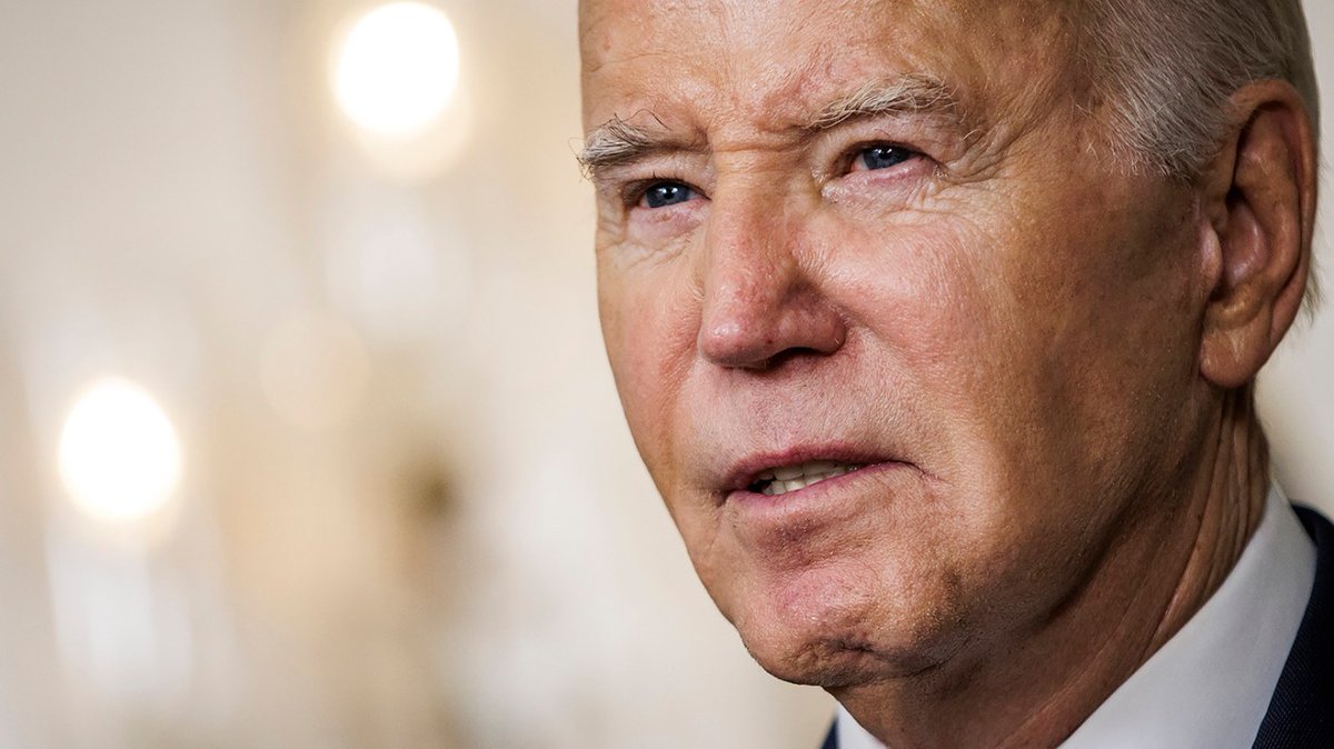 thehill's tweet image. Democrats are still reeling from a dismal day for President Biden.

There is no escaping the intertwined issues of Biden’s age and mental acuity now. Polling has been showing for months those topics are among the top concerns of voters.

trib.al/V4rsN85