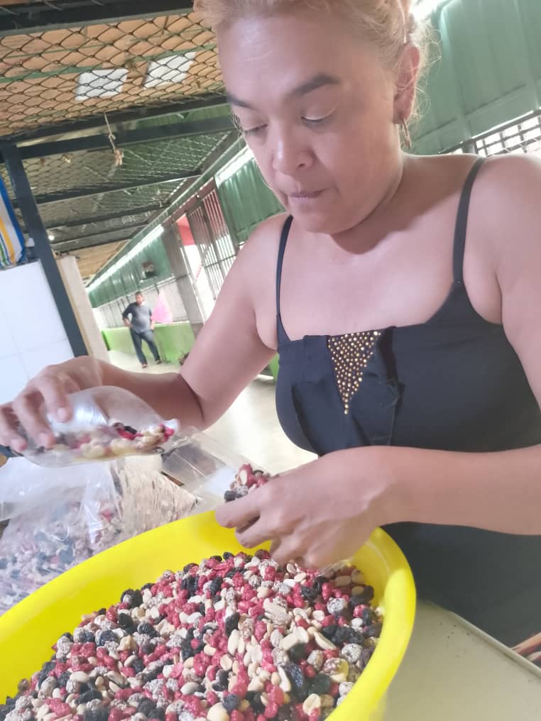 La Brigada Argelia Laya desplegada en Valera (Trujillo) se acercó este #9Feb al Centro de Formación Socioproductivo Vicente Zambrano, para conocer sus experiencias organizativas y productivas.