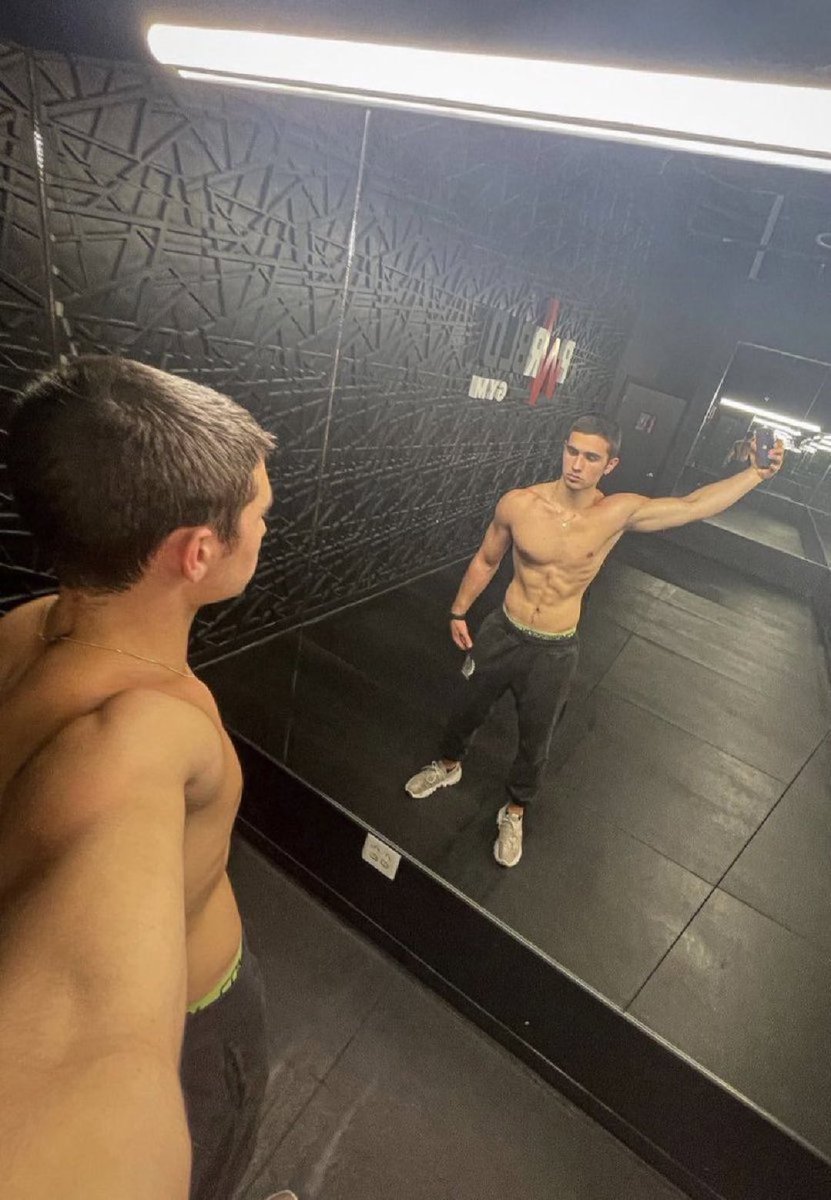 KingTO102's tweet photo. Morning losers.

Who’s gonna spoil the King today? 👑 https://t.co/ercHMjvvex